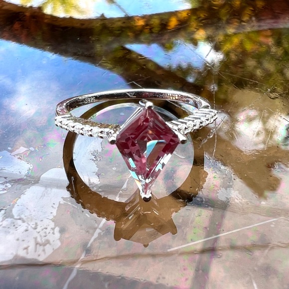 Kite Shape Alexandrite Rings Handcrafted in Sterling Silver 925 with Moissanite - Picture 10 of 11